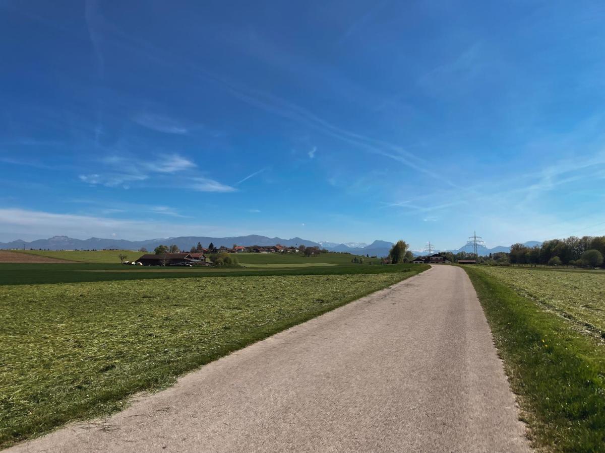 Naturnahes Familienchalet Mit Garten - Wifi - Netflix - Nur 15 Minuten Vom Chiemsee Und 35 Minuten Von Muenchen Entfernt Vogtareuth Buitenkant foto